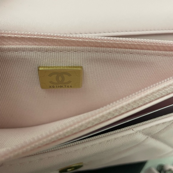 ***S0LD***on another platform. Chanel 19 wallet on chain. Pink (Rose). New. - Picture 2 of 10